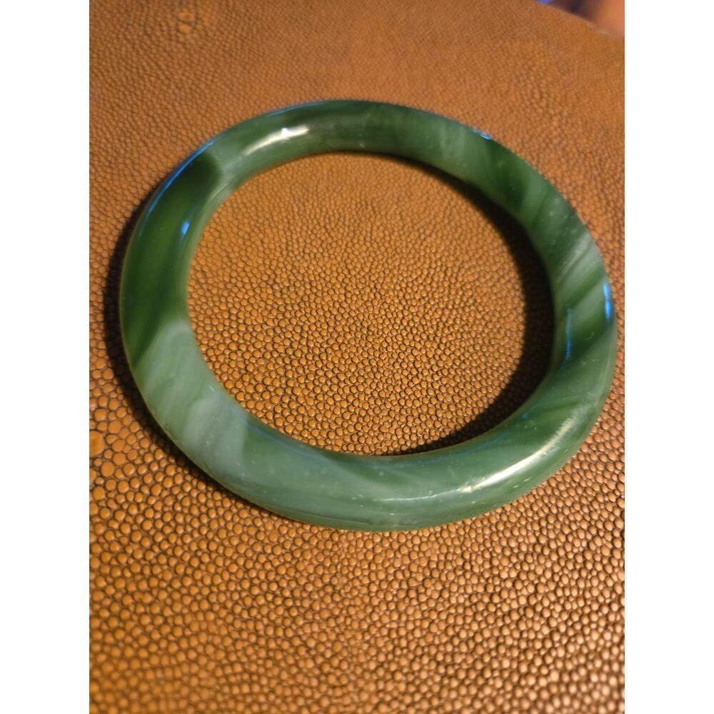 Vintage Jade Green Art Glass Bangle Bracelet Marbled Swirl Faux Jade Jewelry - Picture 9 of 9